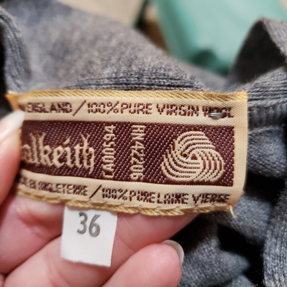 Dalkeith made in England 100% Pure Virgin wool V Neck Sweater w/ Tie Det… - Picture 10 of 10